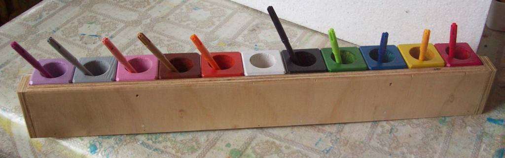 gioco montessoriano in legno per bambini, gioco porta colori