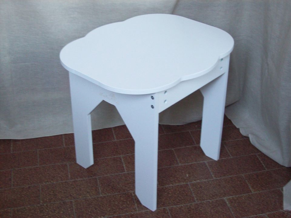 Tavolino montessoriano in legno