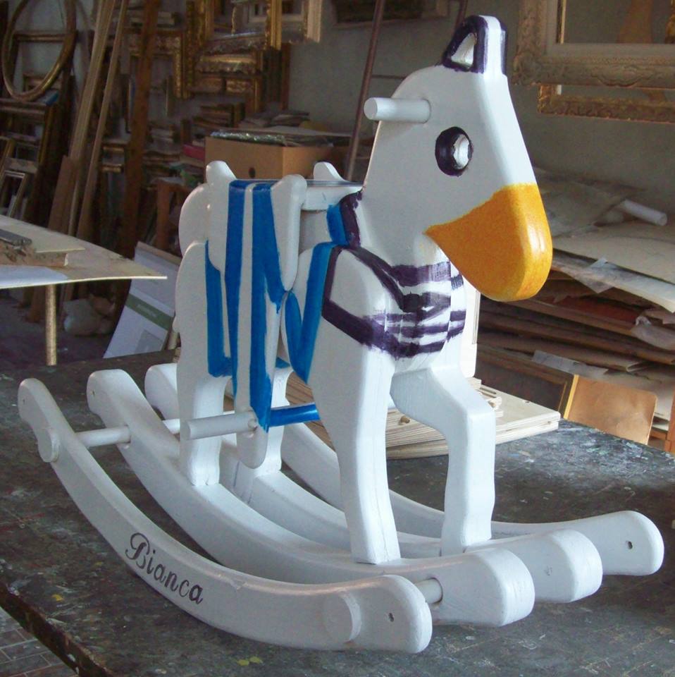 cavallo a dondolo gioco in legno per bambini